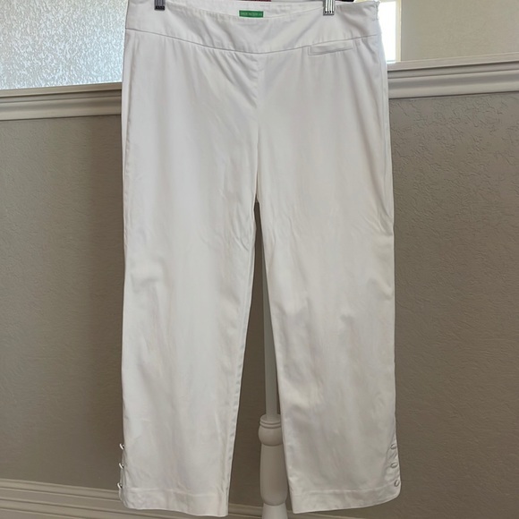 Lilly Pulitzer Pants - Lilly Pulitizer Palm Beach fit campri size 8 NWOT